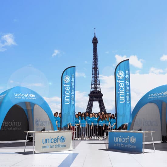 Utilisation de tentes gonflables lors d'une manifestation de l'UNICEF à Paris